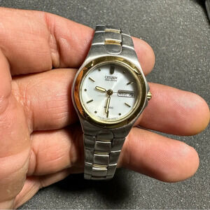 Citizen Eco-Drive Ladies Watch Gold Silver Tone E000-K17578 Day Date Working